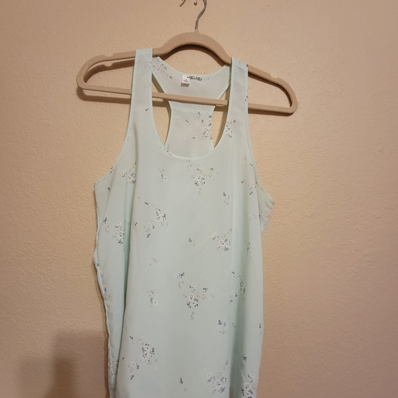 Top - Picture 2 of 4